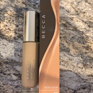 Becca Cosmetics - Foundation